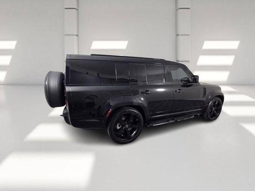 2025 Land Rover Defender 130 P400 X-Dynamic SE