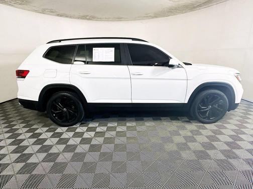 Pure White 2022 Volkswagen Atlas 3.6L SE w/Technology