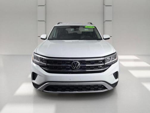 Pure White 2022 Volkswagen Atlas 3.6L SE w/Technology