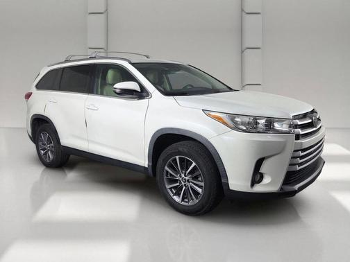 Blizzard Pearl 2019 Toyota Highlander XLE