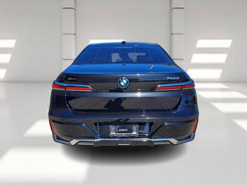 2024 BMW 750e i xDrive