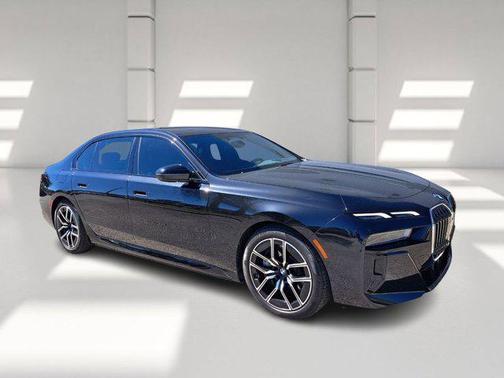 2024 BMW 750e i xDrive