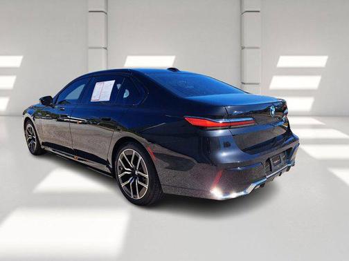 2024 BMW 750e i xDrive