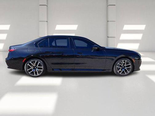 2024 BMW 750e i xDrive