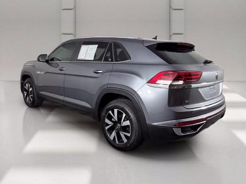 Platinum Gray Metallic 2023 Volkswagen Atlas Cross Sport 2.0T SE