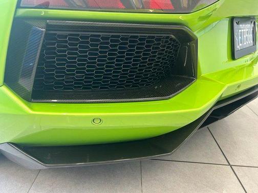 GREEN 2014 Lamborghini Aventador LP700-4