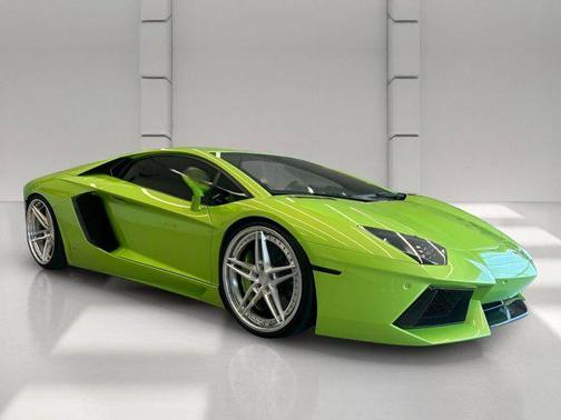 GREEN 2014 Lamborghini Aventador LP700-4