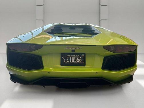 GREEN 2014 Lamborghini Aventador LP700-4