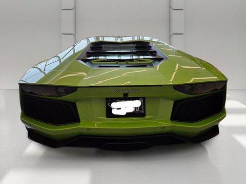 GREEN 2014 Lamborghini Aventador LP700-4