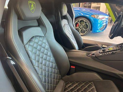 GREEN 2014 Lamborghini Aventador LP700-4