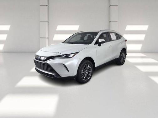 Wind Chill Pearl 2024 Toyota Venza XLE