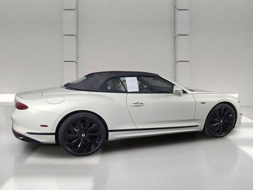 Ghost White Pearlescent 2025 Bentley Continental GT Black Edition