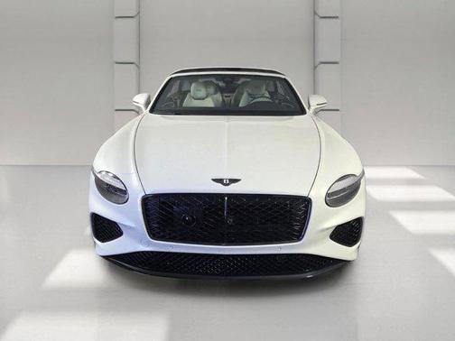 Ghost White Pearlescent 2025 Bentley Continental GT Black Edition