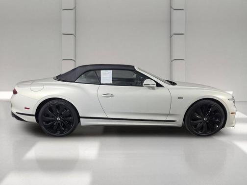 Ghost White Pearlescent 2025 Bentley Continental GT Black Edition
