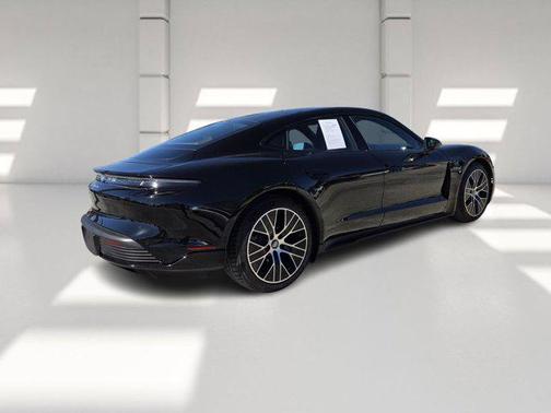 2022 Porsche Taycan Base