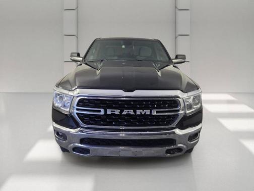 Diamond Black Crystal Pearlcoat 2023 RAM 1500 Big Horn/Lone Star