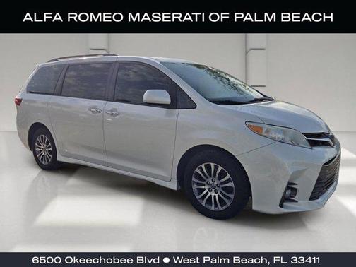 Blizzard Pearl 2020 Toyota Sienna XLE