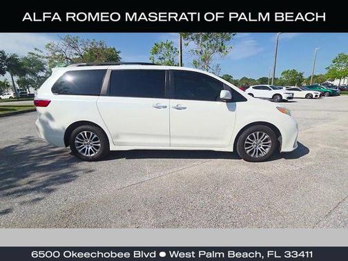 Blizzard Pearl 2020 Toyota Sienna XLE