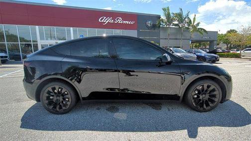 2022 Tesla Model Y Long Range Dual Motor All-Wheel Drive