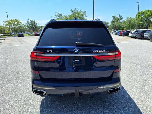2022 BMW X7 M50i