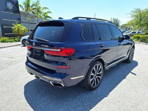 2022 BMW X7 M50i