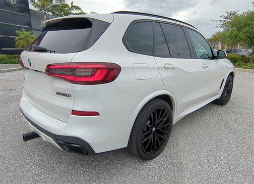 2022 BMW X5 M50i