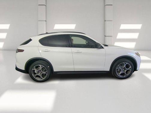 2025 Alfa Romeo Stelvio Sprint AWD