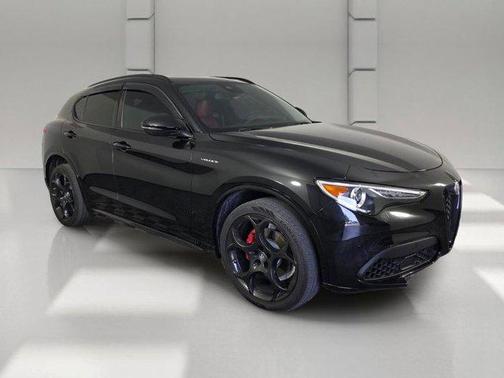 Vulcano Black Metallic 2022 Alfa Romeo Stelvio Ti