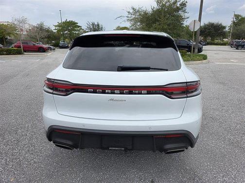 2023 Porsche Macan Base