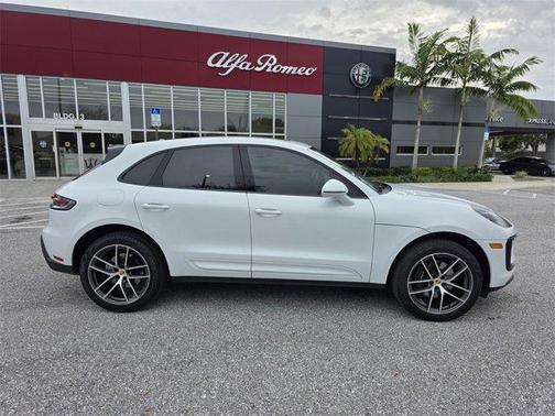 2023 Porsche Macan Base