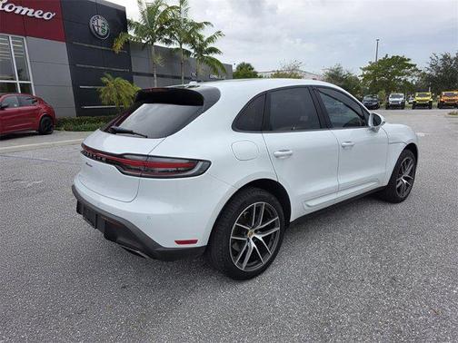 2023 Porsche Macan Base