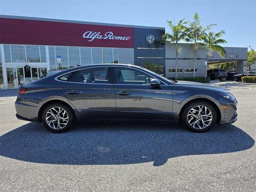 2022 Hyundai SONATA SEL