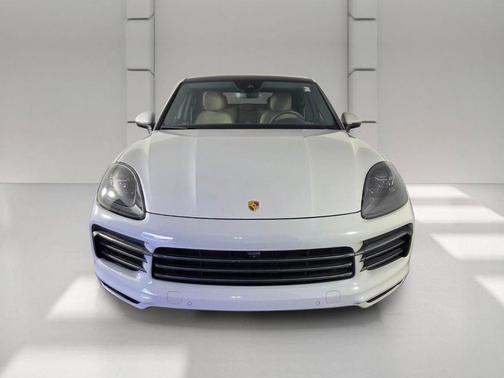 Chalk 2023 Porsche Cayenne Platinum Edition