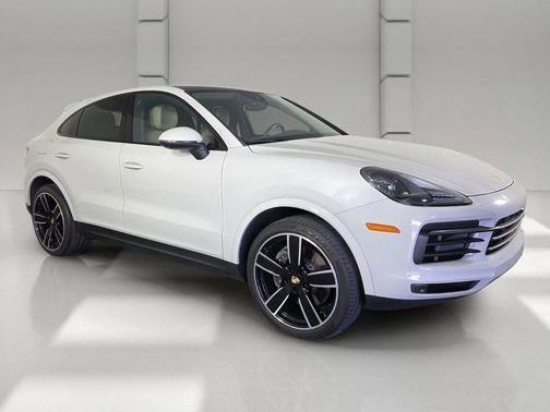 Chalk 2023 Porsche Cayenne Platinum Edition