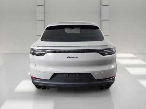 Chalk 2023 Porsche Cayenne Platinum Edition