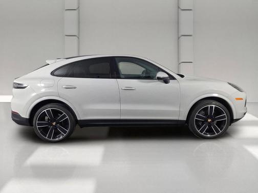 Chalk 2023 Porsche Cayenne Platinum Edition