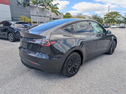 2024 Tesla Model Y Long Range Dual Motor All-Wheel Drive