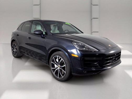 Moonlight Blue Metallic 2022 Porsche Cayenne Turbo