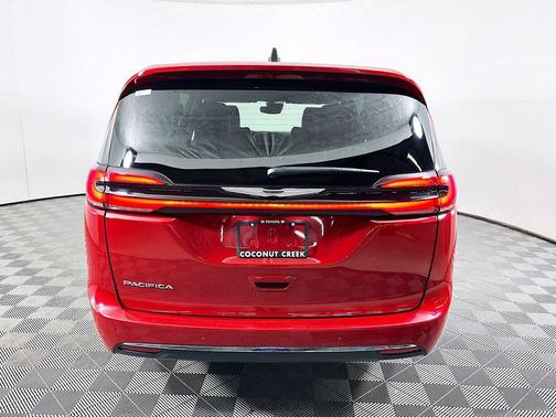 Red Hot Pearlcoat 2025 Chrysler Pacifica L