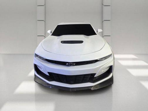 Summit White 2020 Chevrolet Camaro 2SS