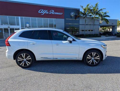 2022 Volvo XC60 Recharge Plug-In Hybrid T8 Inscription