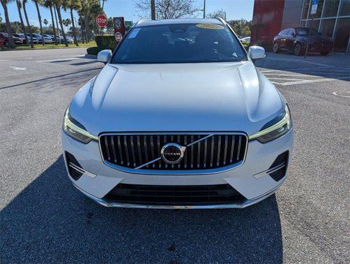 2022 Volvo XC60 Recharge Plug-In Hybrid T8 Inscription