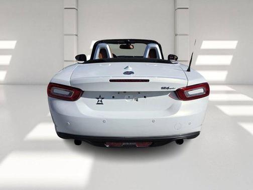 2017 FIAT 124 Spider Base