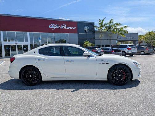 2022 Maserati Ghibli Modena