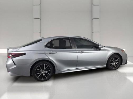 Celestial Silver Metallic 2022 Toyota Camry SE