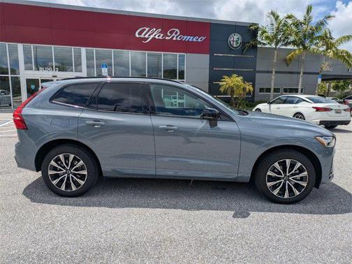 2024 Volvo XC60 B5 Plus Dark Theme