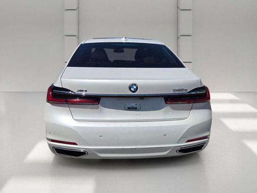 Mineral White Metallic 2020 BMW 745e xDrive iPerformance