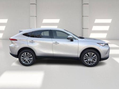 2022 Toyota Venza XLE