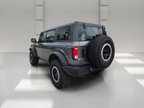 CARBONIZED GRAY METALLIC 2023 Ford Bronco Base