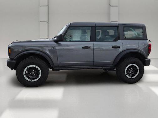 CARBONIZED GRAY METALLIC 2023 Ford Bronco Base